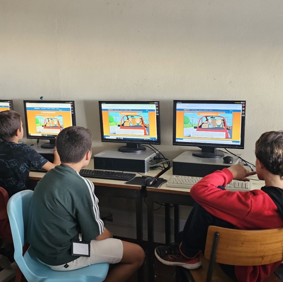 Escola Cruz de Pau Seixal 2.jpeg
